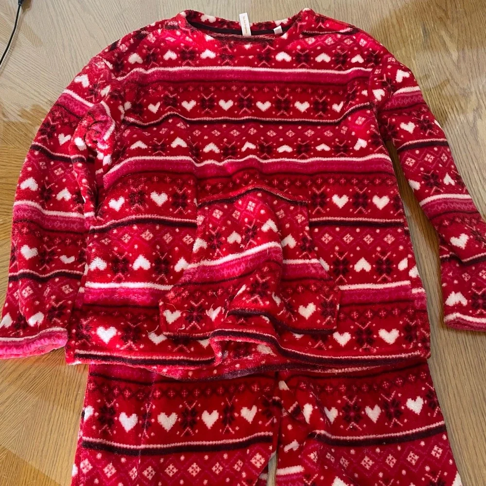 Cozy Red Heart Pajama Set. 8/10 M